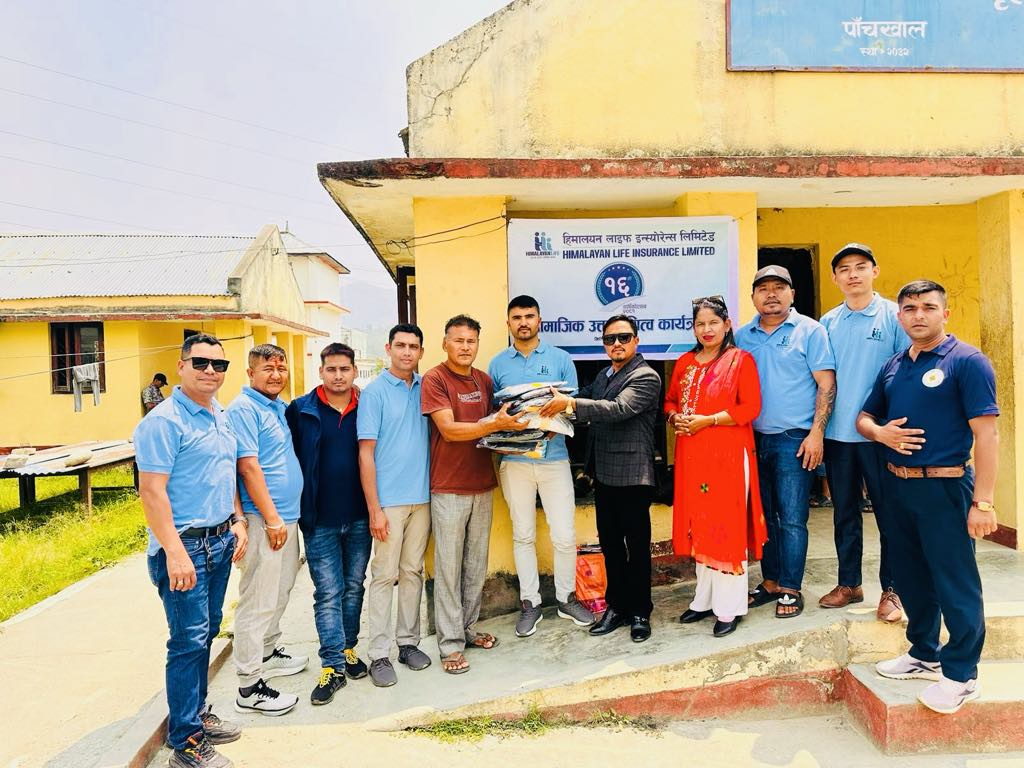 हिमालयन लाइफको बनेपा उप-प्रदेश कार्यालयद्वारा अनाथ बालबालिकालाई कपडा तथा स्टेसनरी प्रदान
