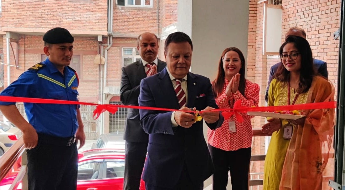 हिमालयन बैंकको दुई शाखा कार्यालय स्थानान्तरण