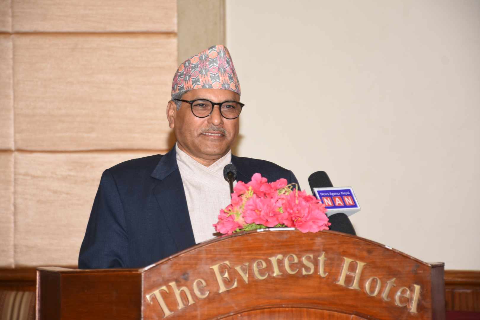 सहकारीमा सुधार नआउँदासम्म बैंकको खराब कर्जा घट्दैनः गभर्नर अधिकारी