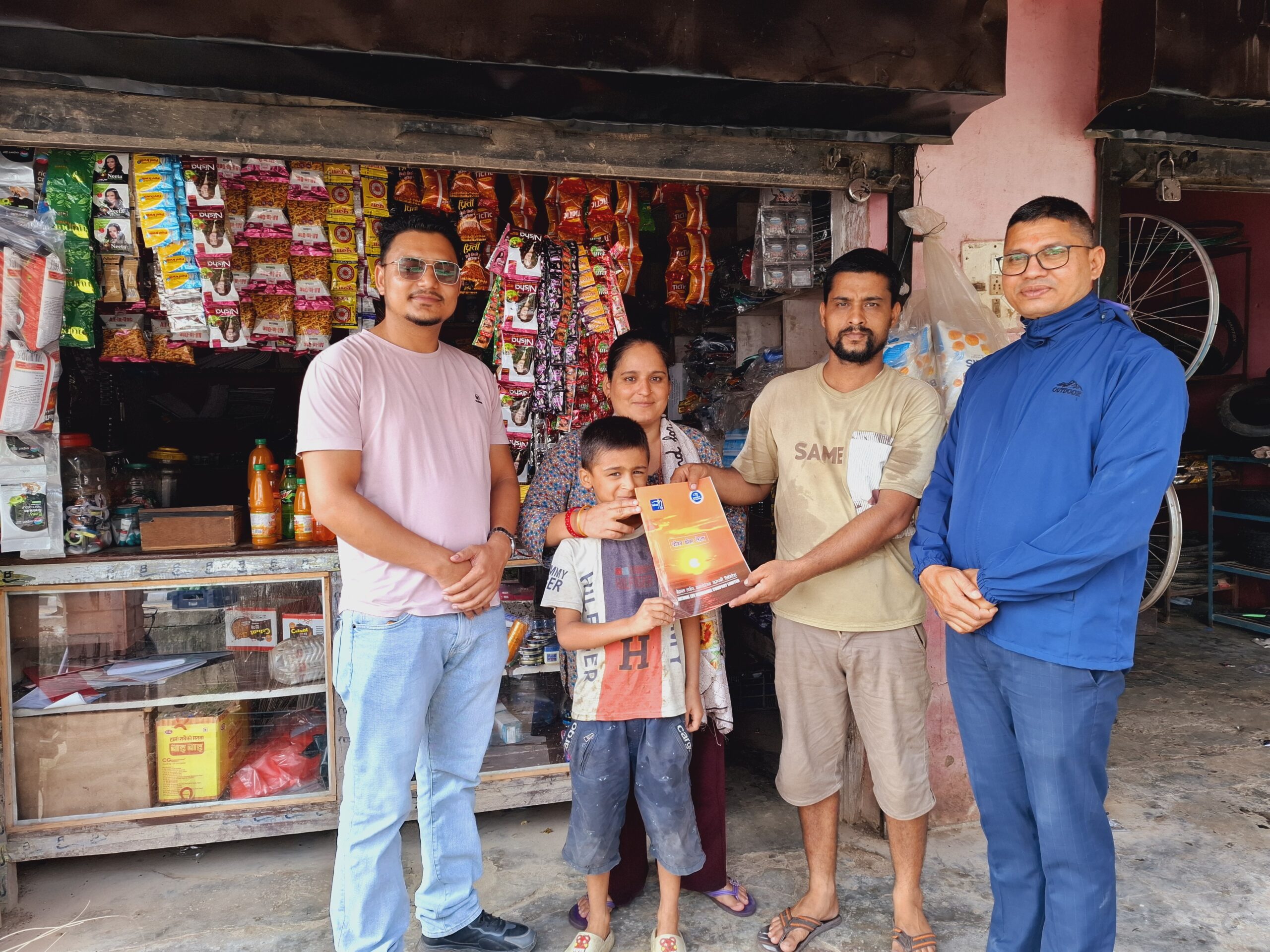 आफ्नो जन्मदिनमा परिवारलाई बीमा पोलिसी उपहार