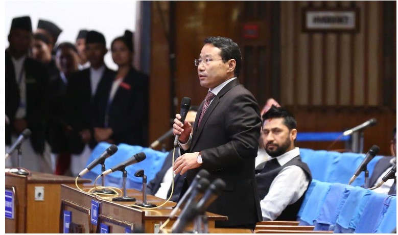 केपी ओली संसदमा बोल्दै गर्दा वर्षमानको आपत्ति