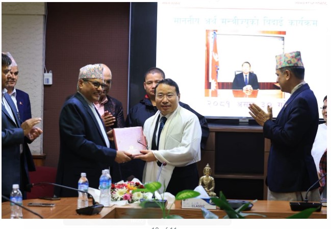 अर्थमन्त्री पुनको बिदाईमा गभर्नर र दुई सचिवले गरे प्रशंसा