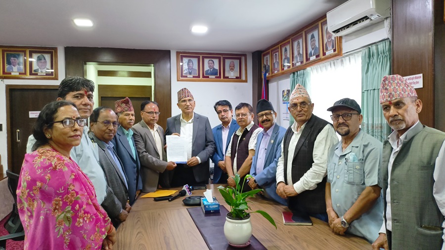 घरेलु तथा साना उद्योगलाई प्रवर्द्धन गर्ने सरकारको स्पष्ट नीति छः अर्थमन्त्री पौडेल