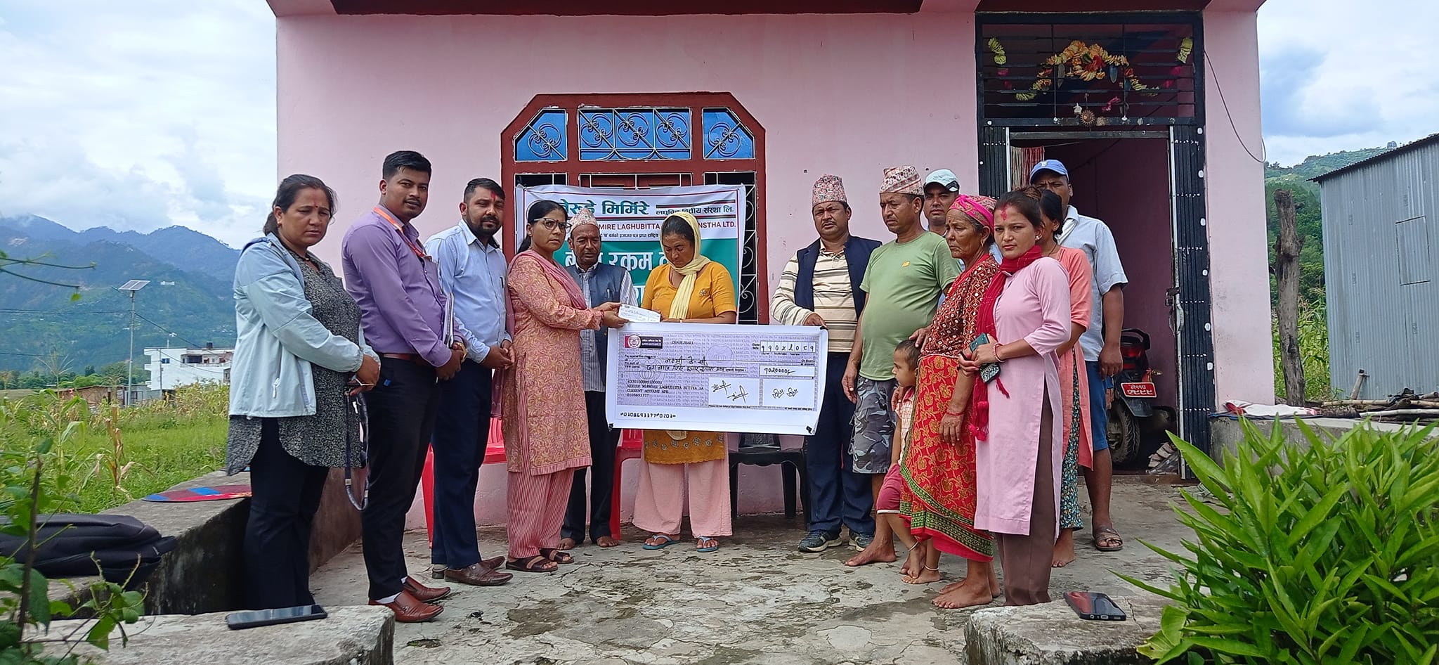 नेरुडे मिर्मिरे लघुवित्तद्वारा १० लाख २० रुपैयाँ बीमा दाबी रकम भुक्तानी