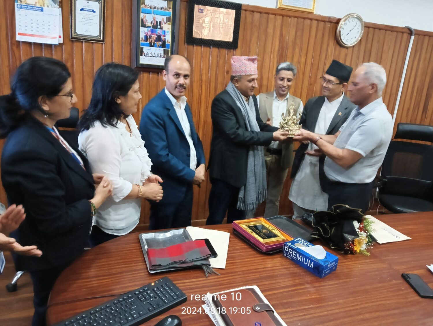 बीमा प्राधिकरणका सञ्चालक ओलीको सम्मान सहित बिदाई