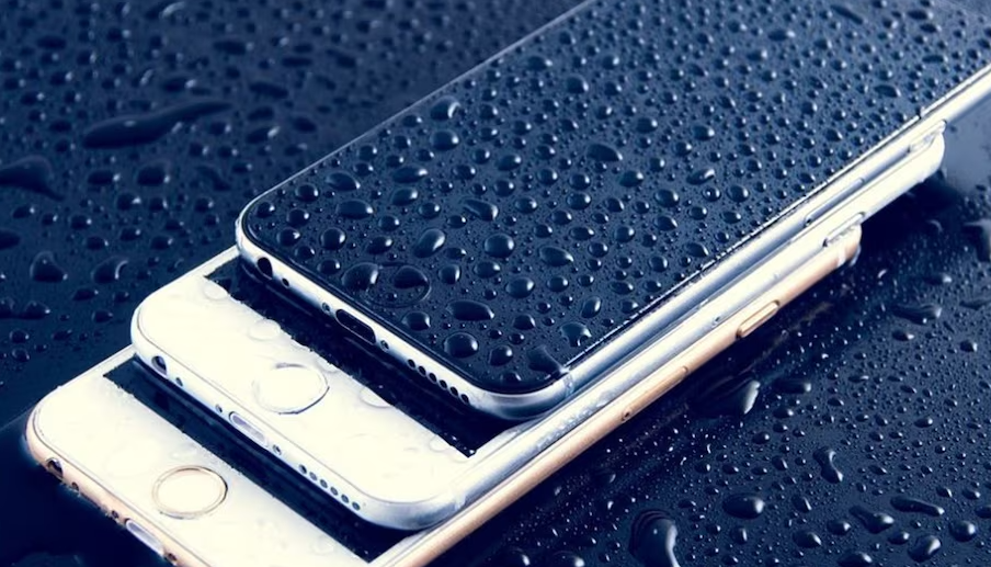 युट्युब भिडियोको मद्दतले भिजेको स्मार्टफोनबाट पानी बाहिर निकाल्न सकिन्छ ? यस्तो छ दाबी