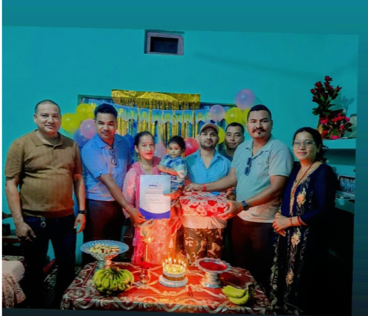 टेलर दम्पतीले छोराको जन्मदिनमा दिए बीमा पोलिसी उपहार
