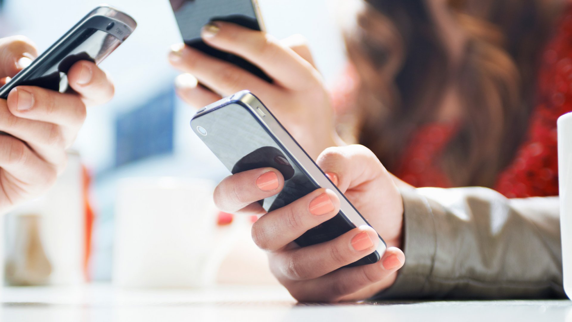 IPhone users in 150 countries at risk, Apple under stress