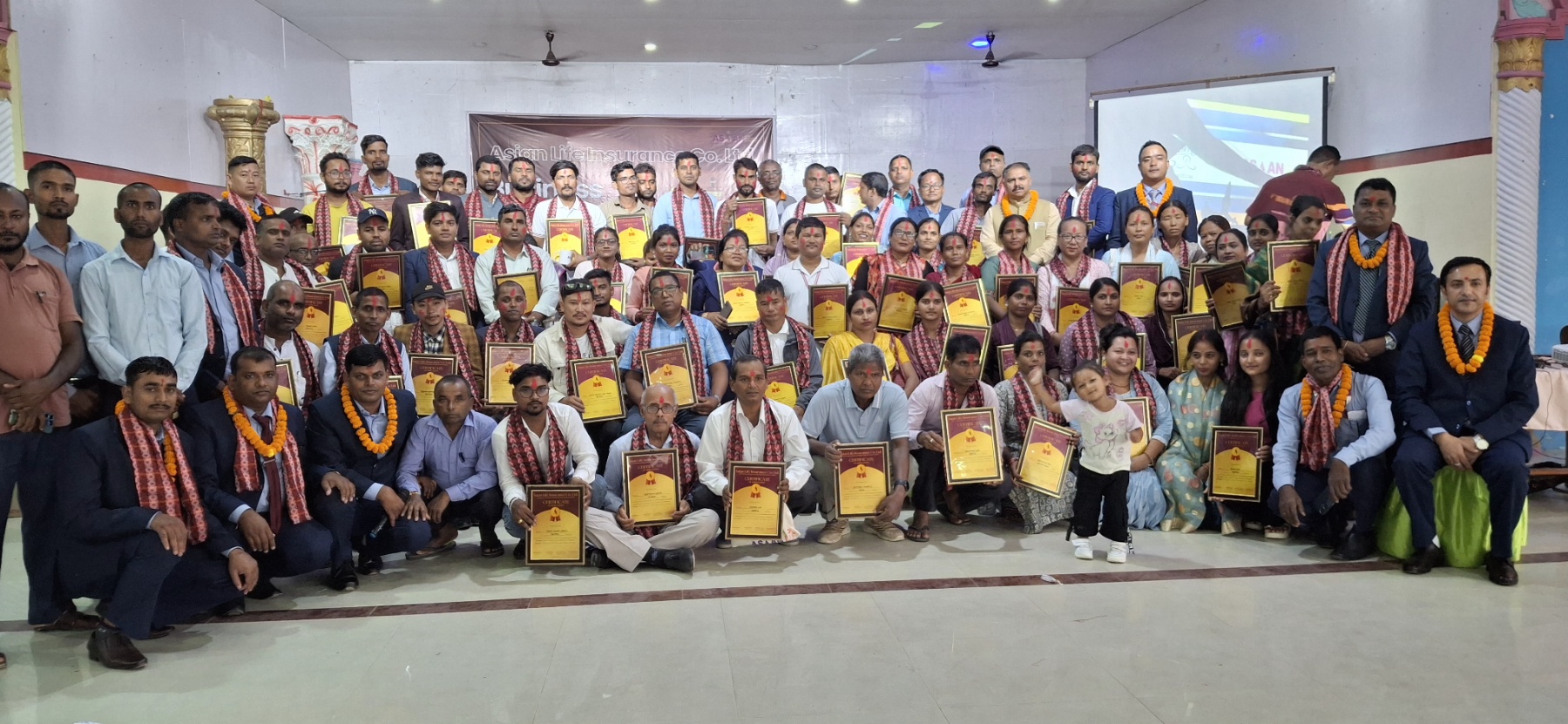 एशियन लाइफको मधेश प्रदेशका अभिकर्ताको सम्मान्