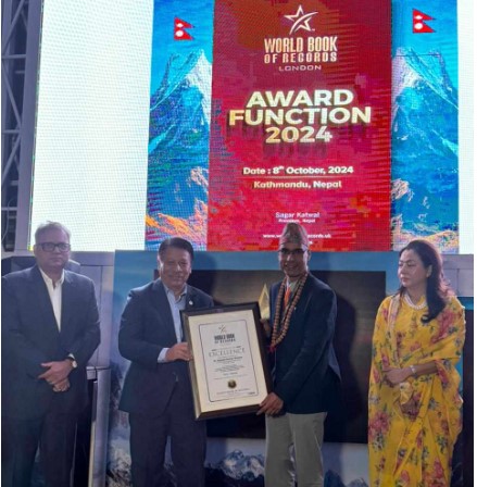 डा. घिमिरे वर्ल्ड बुक्स अफ रेकर्डस लन्डनबाट सम्मानित