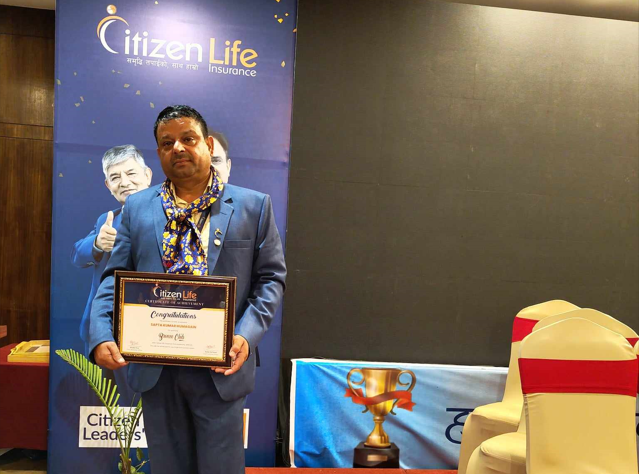 १० वर्ष विदेशमा कमाएको पैसा पसल खोलेर डुबाए, अहिले अभिकर्ता बनेर बीमामा जम्दै