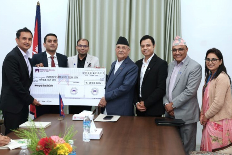 माछापुच्छ्रे बैंकद्वारा बाढी पिडितलाई २५ लाख रुपैयाँ सहयोग