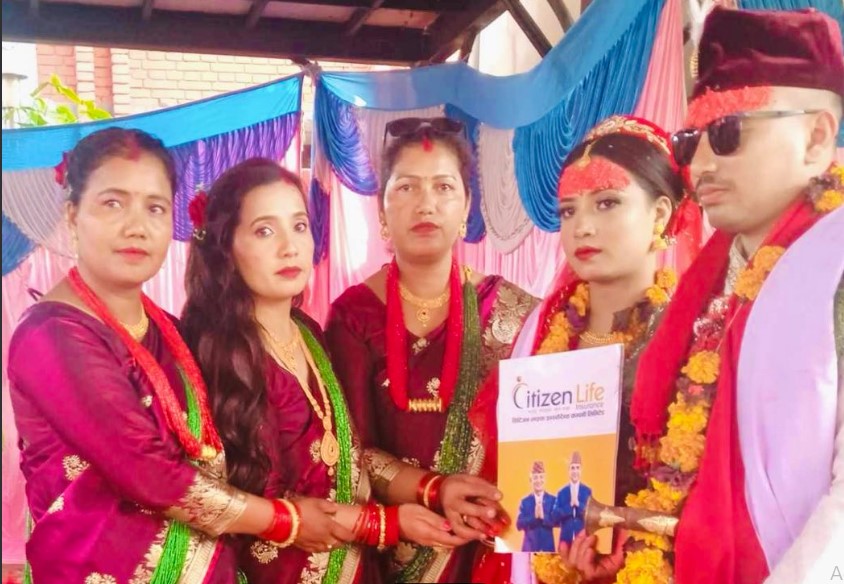 भदैनीको विवाहमा ३ जना फुपूले दिए बीमा पोलिसी उपहार