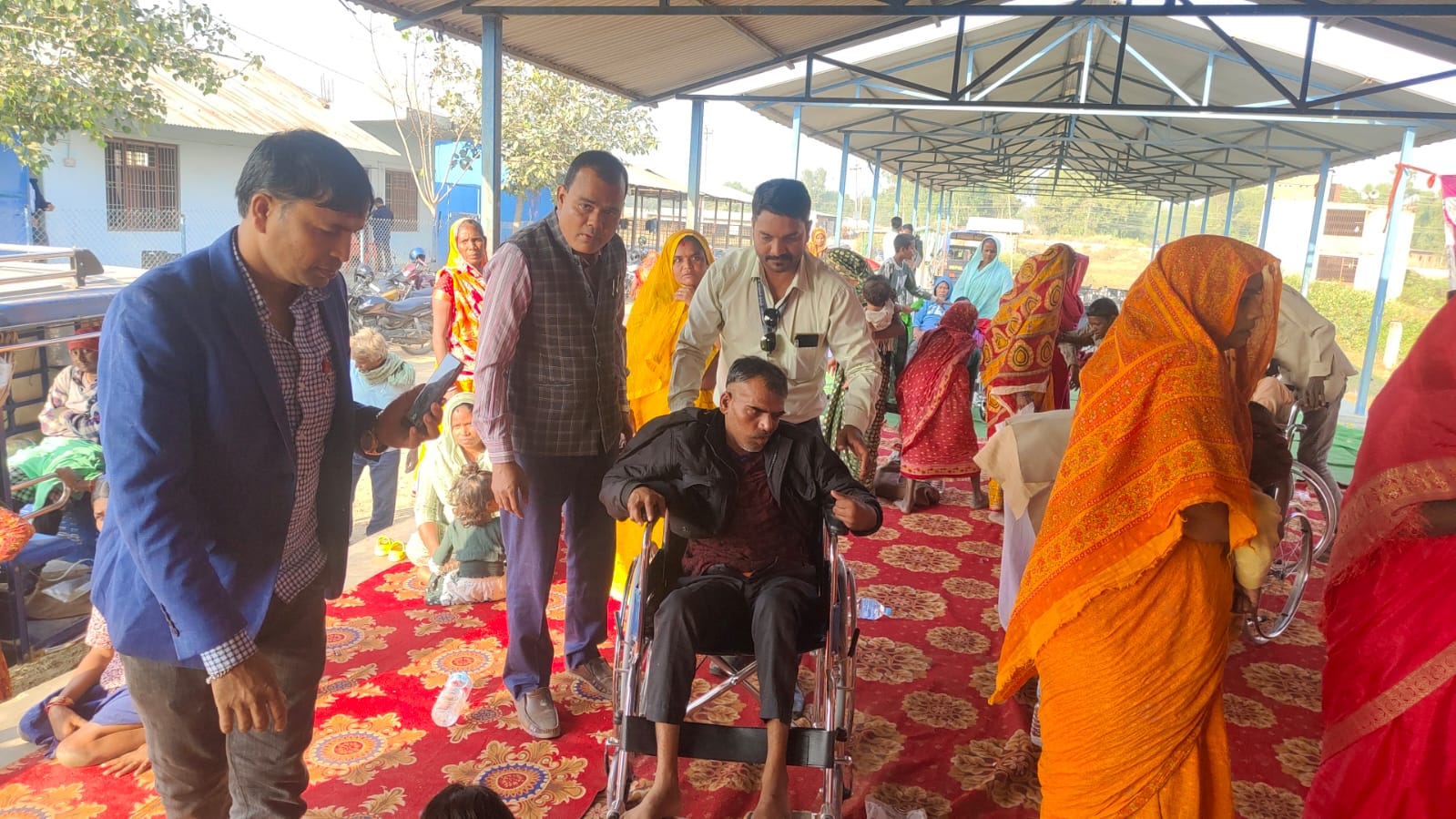 सगरमाथा लुम्बिनी इन्स्योरेन्सद्वारा ह्विल चेयर हस्तान्तरण