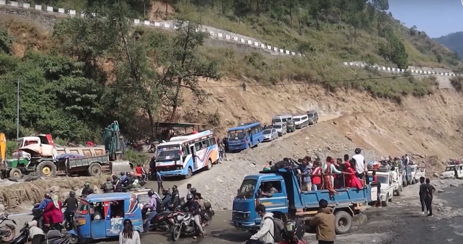 वर्षाको उच्च जोखिमः लामो दूरीका यातायात ३ दिनका लागि बन्द