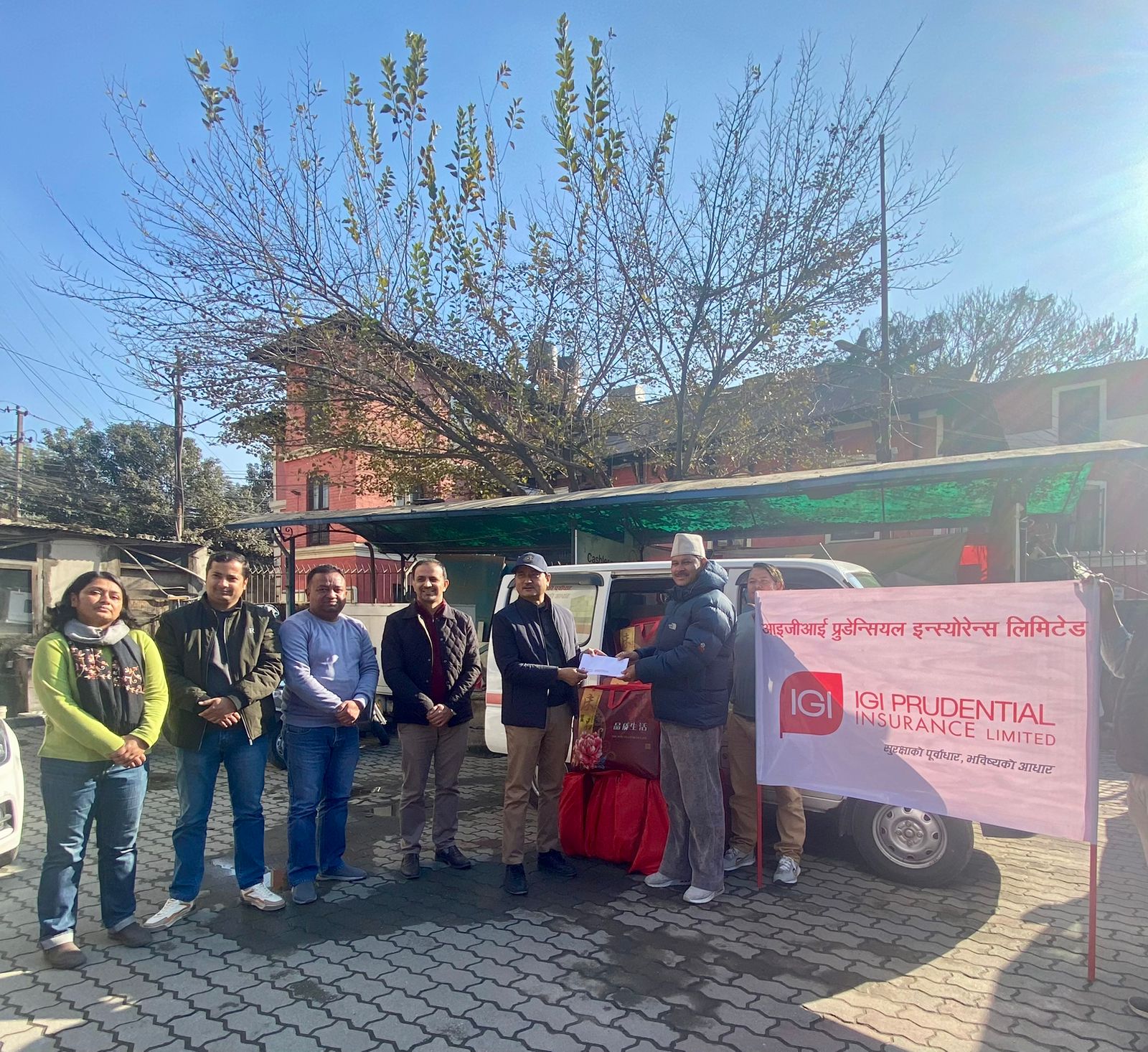 आइजीआई प्रुडेन्सियल इन्स्योरेन्सद्वारा आगलागीबाट क्षति भई विस्थापित परिवारलाई सहयोग