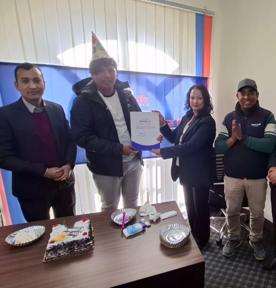 जन्मदिनमा आइसीङलाई बीमा पोलिसी उपहार