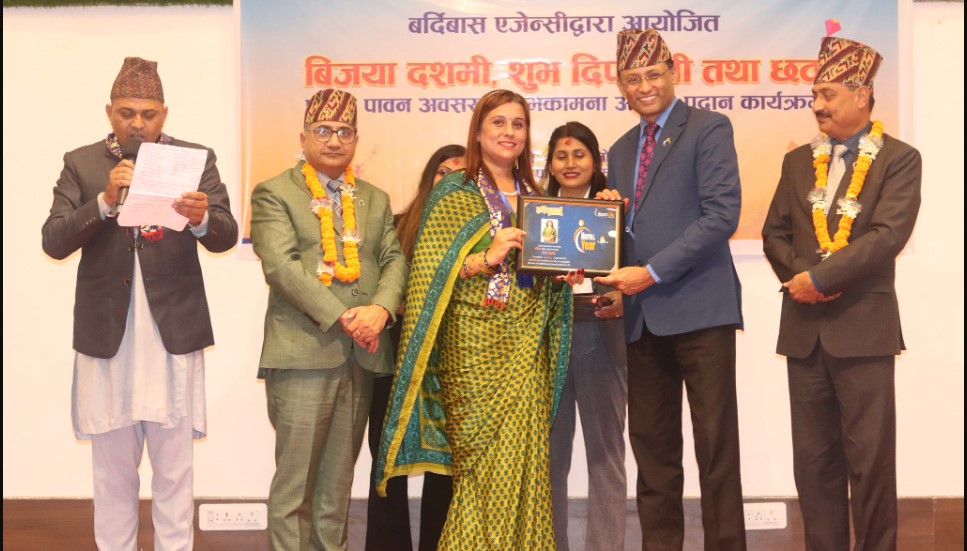 विदेशमा भन्दा नेपालमै अभिकर्ता बनेर मनग्य कमाइ, मीना भन्छिन्ः बीमा ‘आर्थिक सुरक्षा’