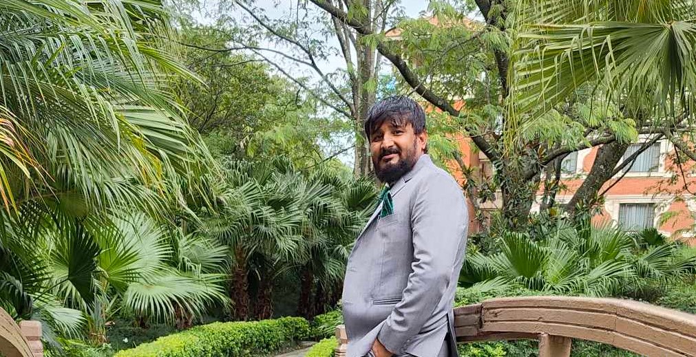 अस्पतालका प्रशासन प्रमुख अभिकर्ता बनेर बीमा बुझाउँदै, ‘सामाजिक पेसा भएकोले यतातिर लागेँ’