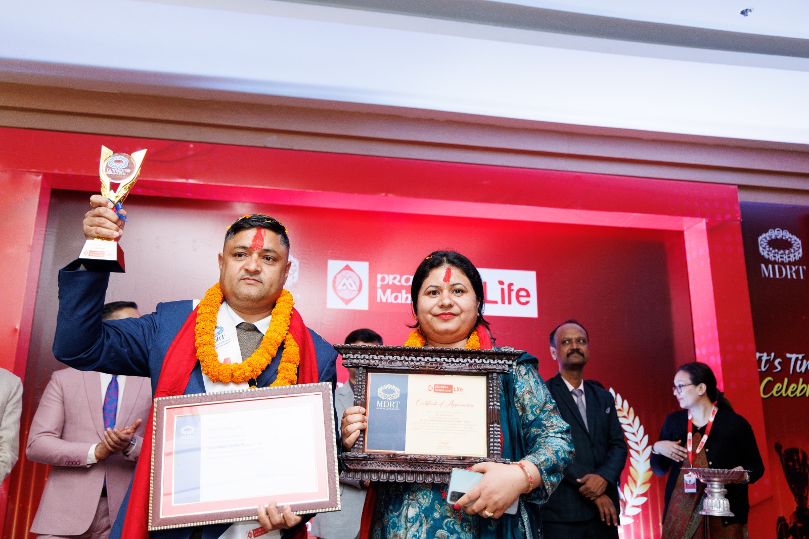 छोरीको बीमा गर्न जाँदा आफैँ बने अभिकर्ता, बढाउँदैछन् जनसम्पर्कसँगै आर्थिक सबलता