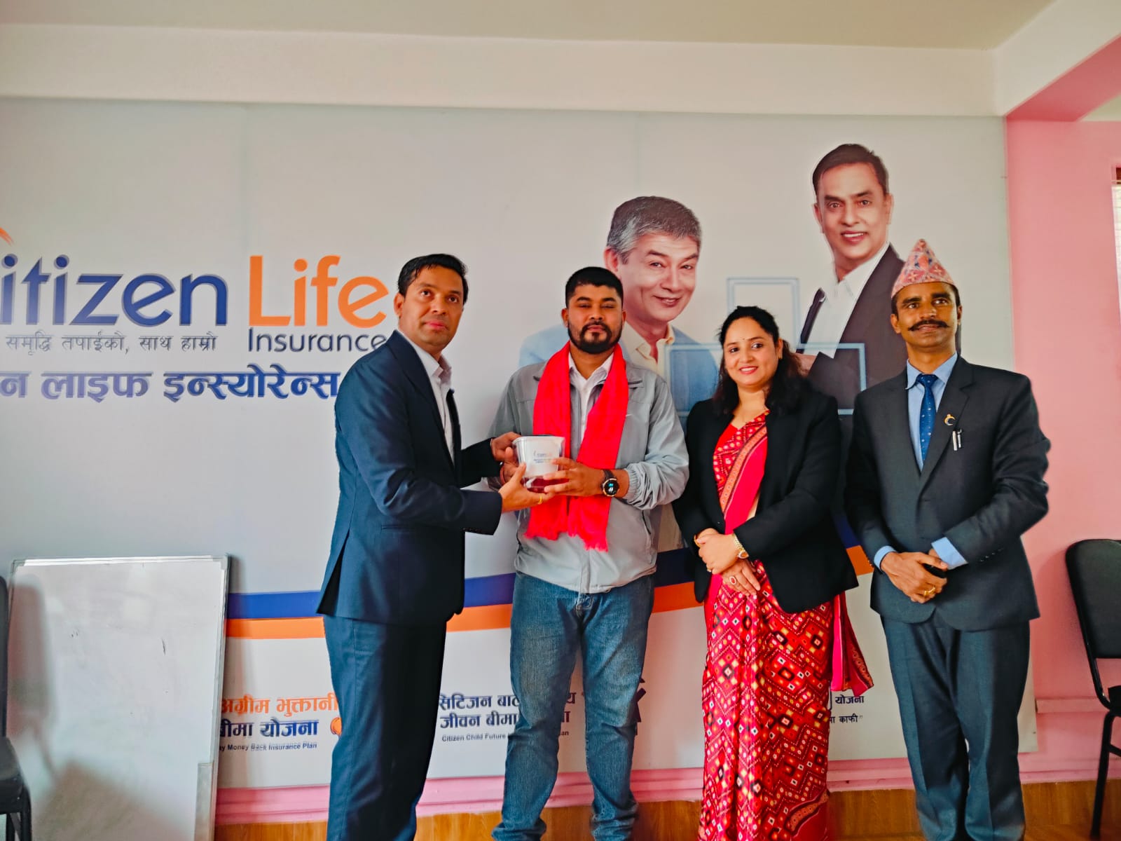 अथक संघर्षपछि बीमामा सफलताको सिँढी चढ्दै नवराज