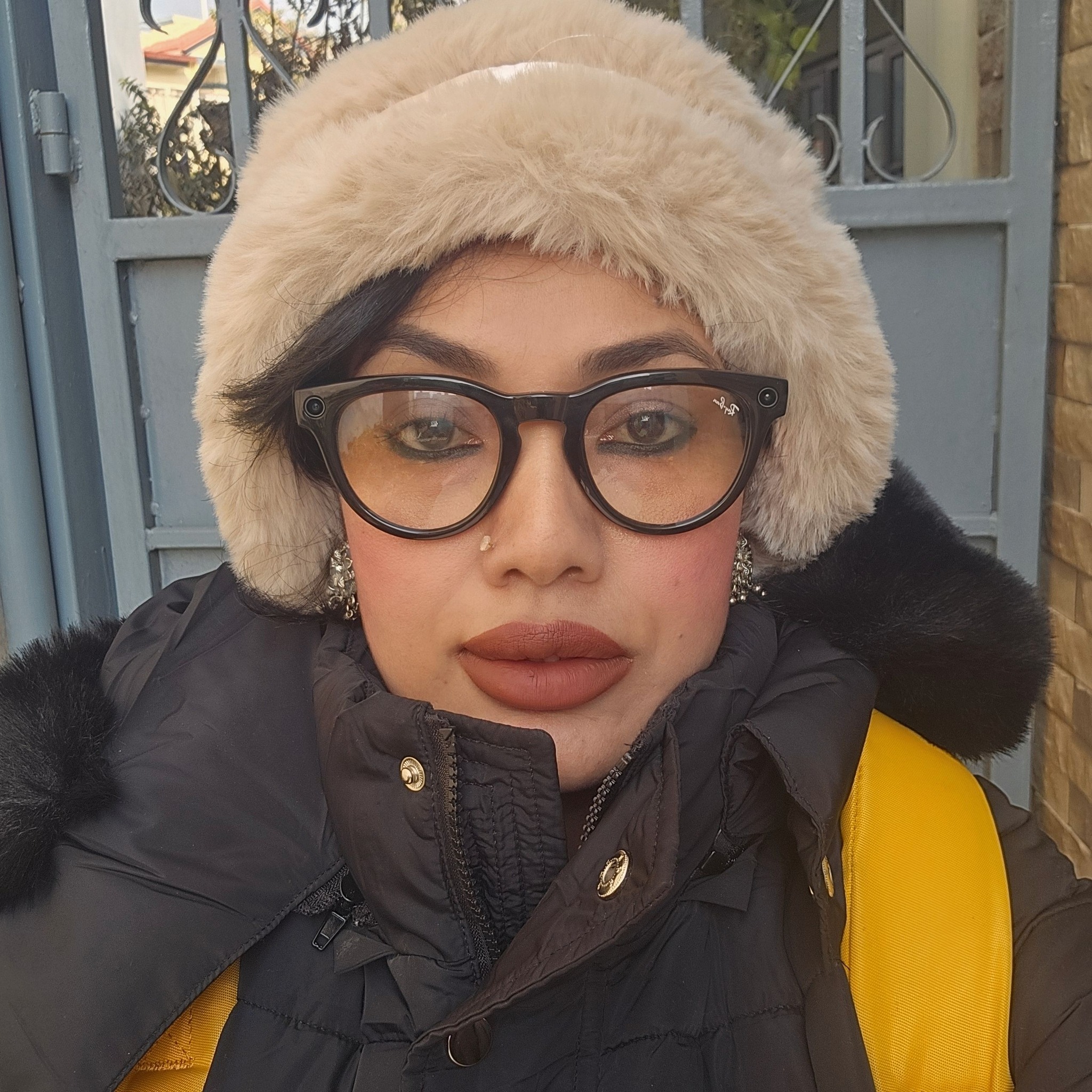 आशिका तामाङले भिडियो लाइभ गर्न लगाउँछिन् आधा लाख पर्ने चश्मा