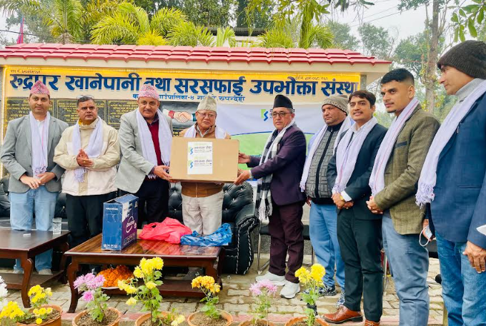 कामना सेवा विकास बैंकले रुद्रपुर खानेपानी संस्थालाई हस्तान्तरण गर्यो कम्प्युटर