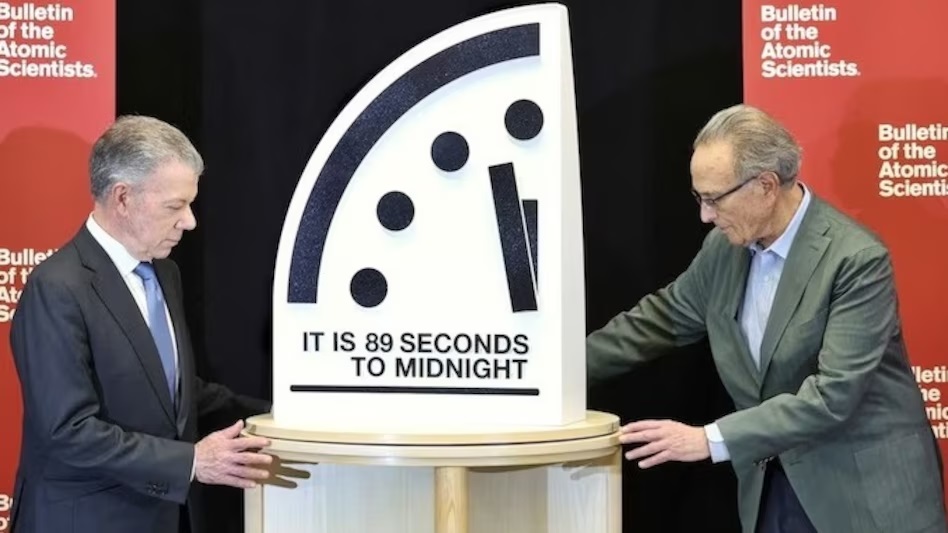 विश्वमा आउँदैछ महाविनाश ? वर्ष २०२५ का लागि ‘डुम्सडे क्लक’मा प्रलय मात्र ८९ सेकेन्ड टाढा