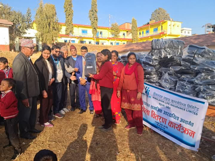 हिमालयन लाइफद्वारा जनता धन माध्यमिक विद्यालयका विद्यार्थीलाई सहयोग