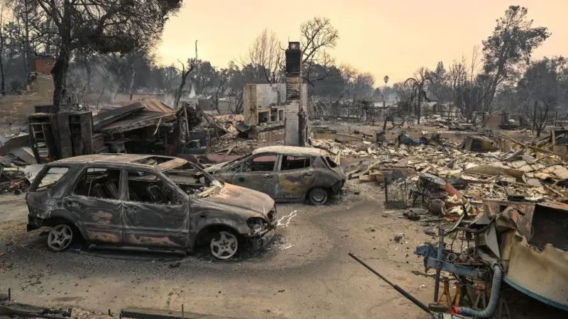 लस एन्जलसको डढेलो अमेरिकी बीमकलाई इतिहासकै महँगो साबित हुने डर, ८ अर्ब डलरको क्षति