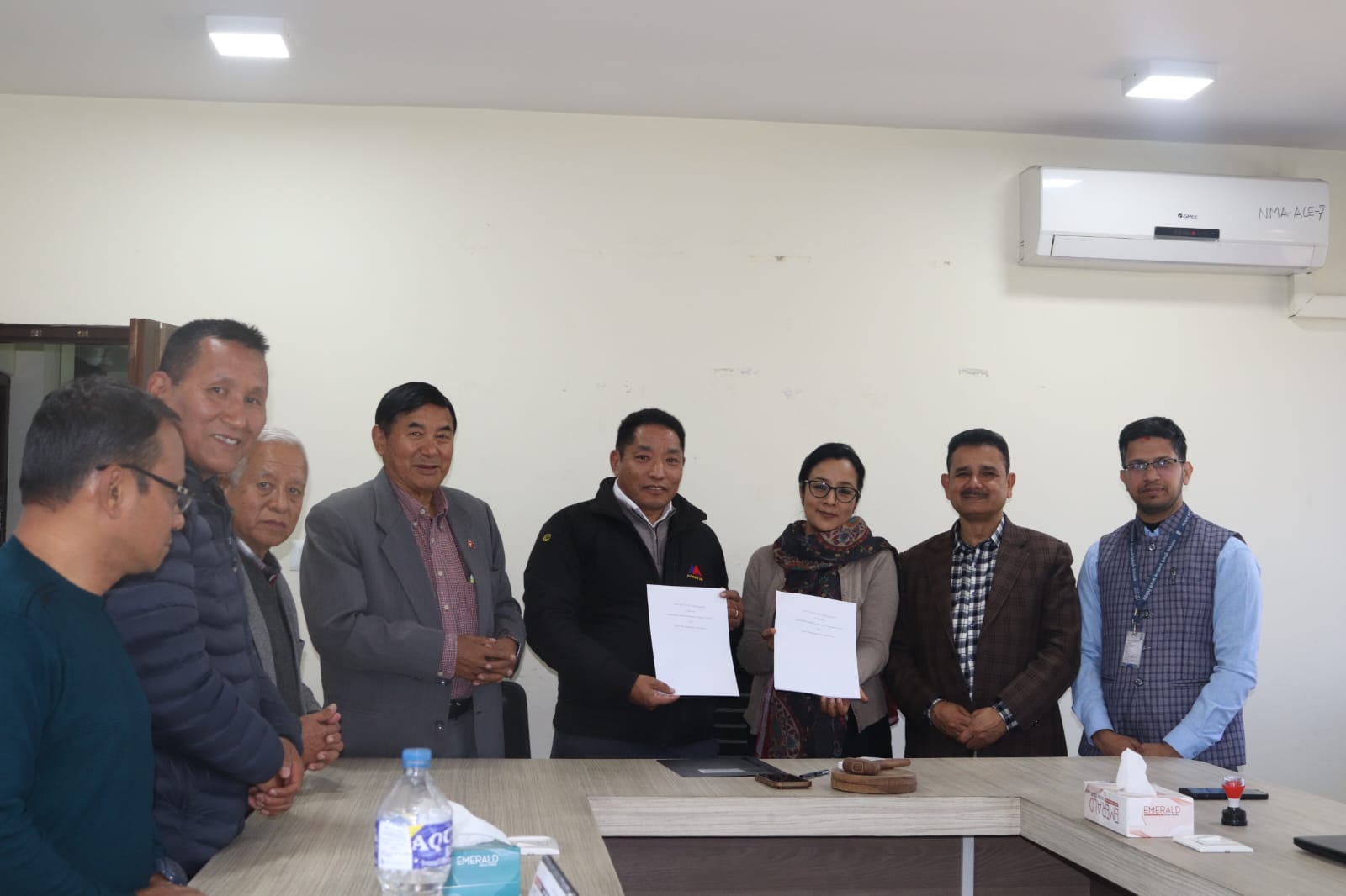 सगरमाथा लुम्बिनी इन्स्योरेन्स र नेपाल पर्वतारोहण संघबीच सम्झौता