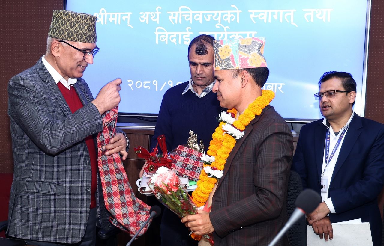अर्थ सचिवमा उपाध्यायलाई स्वागत र डा.घिमिरेको बिदाइ