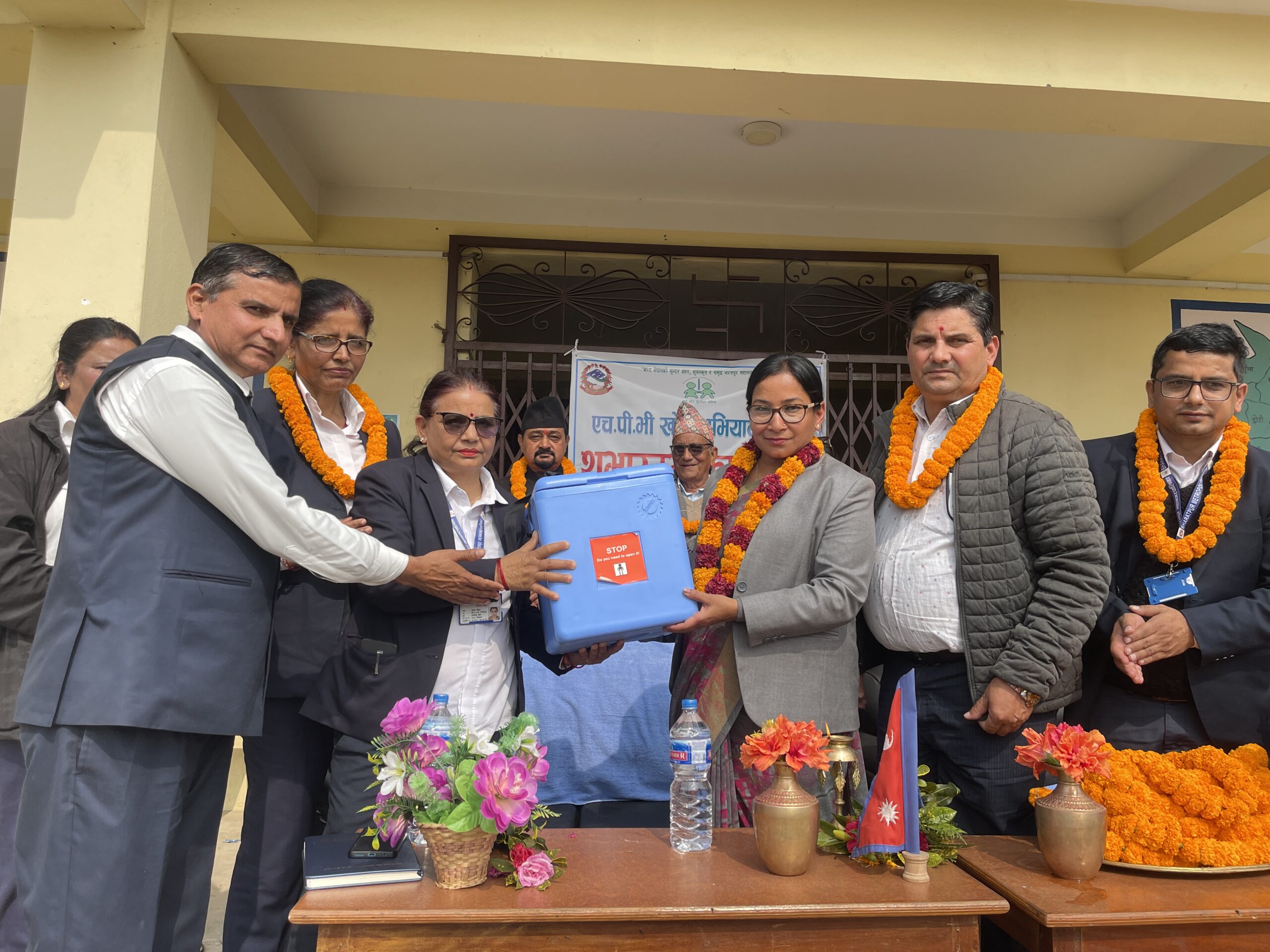 भरतपुरका किशोरीहरुलाई एचपिभी खोप अभियान सुरु