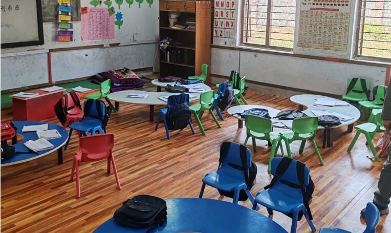 सिद्धार्थ बैंकद्वारा माध्यमिक विद्यालयलाई शैक्षिक तथा खेलकुद सामग्री हस्तान्तरण