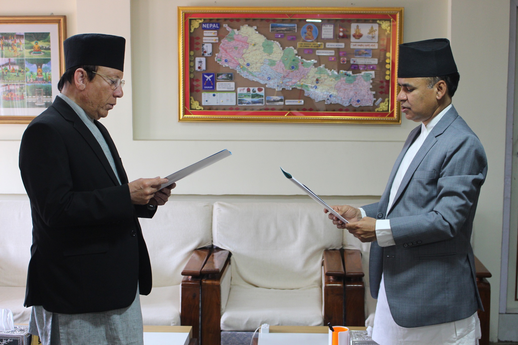 राष्ट्र बैंकका सञ्चालक घनश्याम उपाध्यायले लिए शपथ