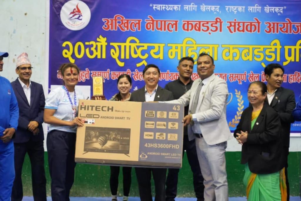 महिला राष्ट्रिय कबड्डी प्रतियोगिताका उत्कृष्ट खेलाडीलाई अभिकर्ता केसीको सहयोग