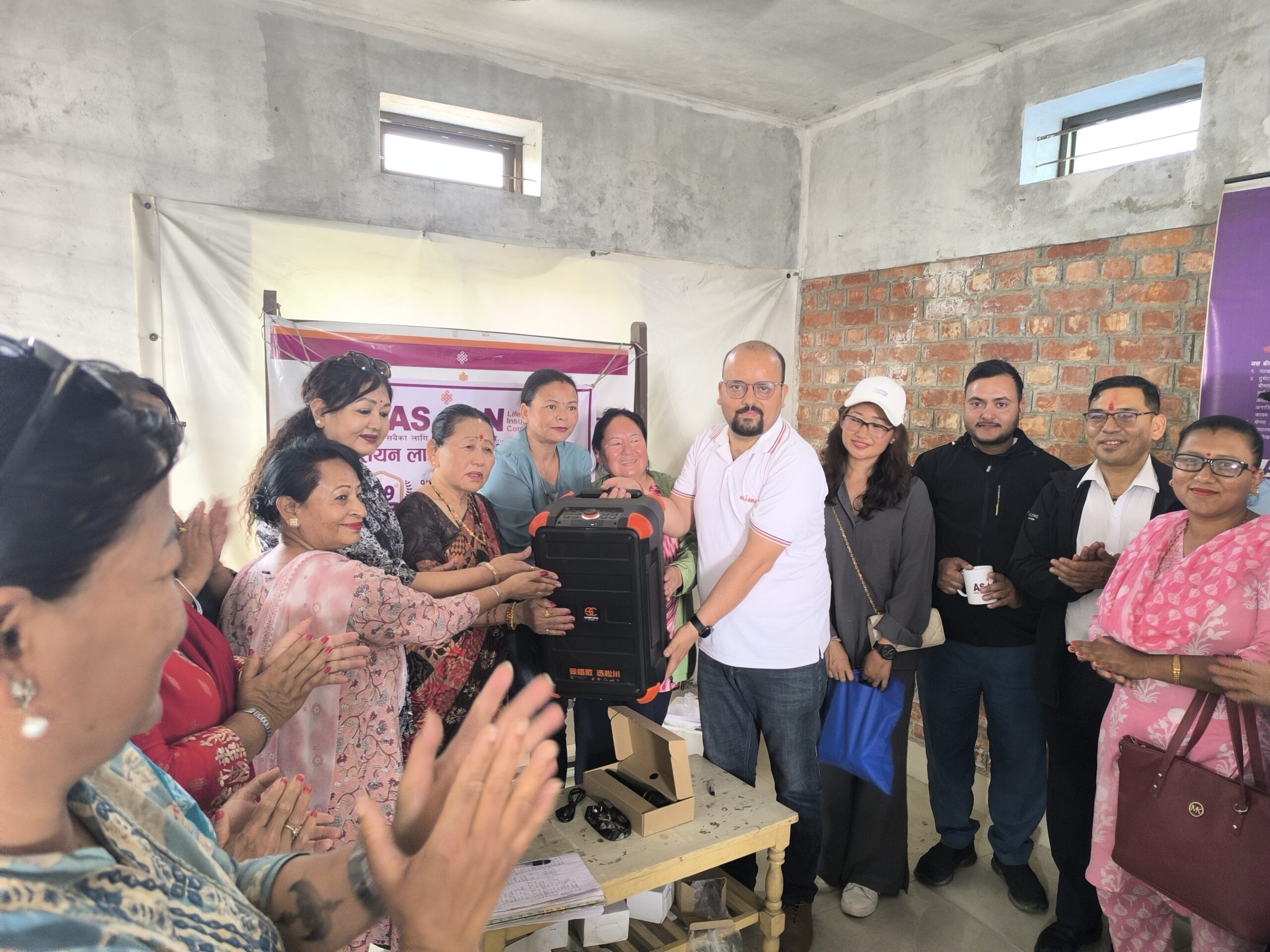 एशियन लाइफको धरान शाखाबाट महिला संजाललाई सहयोग