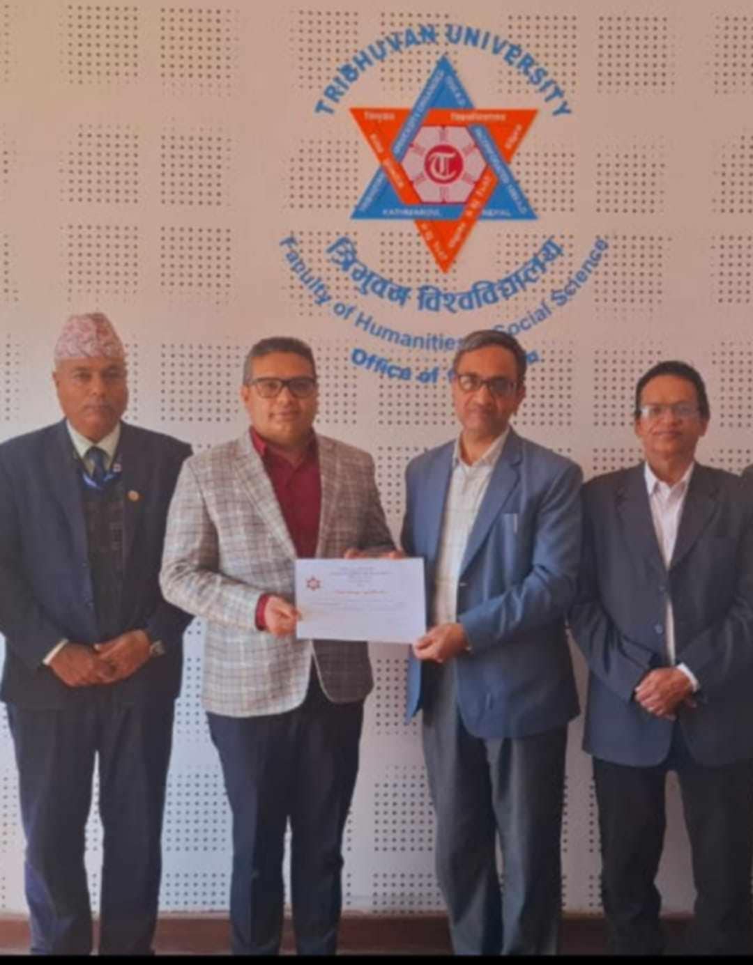 ६ विषयमा मास्टर डिग्री गरेका बुढाथोकीलाई अर्थशास्त्रमा विद्यावारिधी