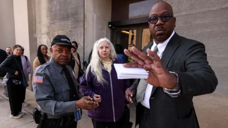 Upon reaching the office gate, they learned that thousands of US government employees had lost their jobs.