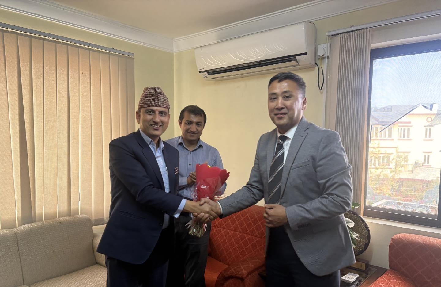 सेबोन अध्यक्ष श्रेष्ठ र नेप्सेका नवनियुक्त सीईओ चापागाइँबीच भेट, भयो यस्ता कुराकानी