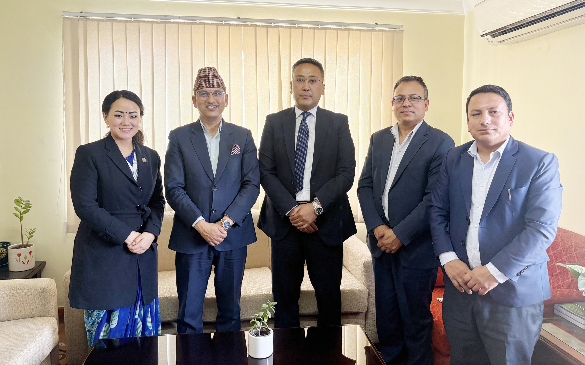 शेयर बजारका तीन नियामक निकायका प्रमुखबीच भेटवार्ता, के-के भयो कुराकानी ?