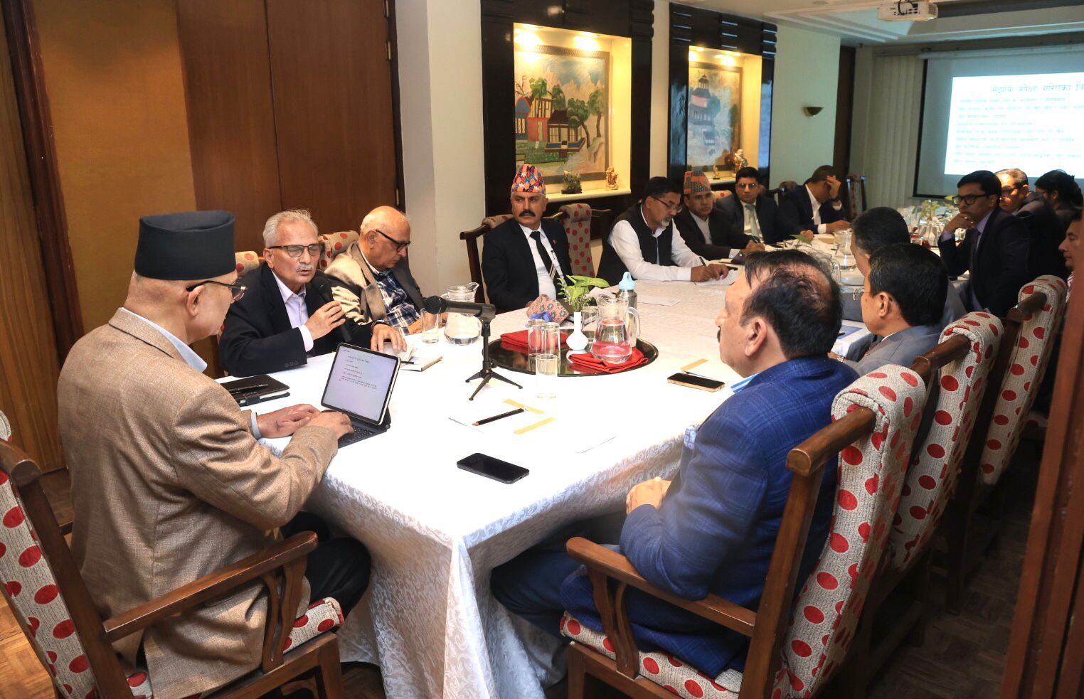 Ex-finance ministers suggest bringing in implementable budget