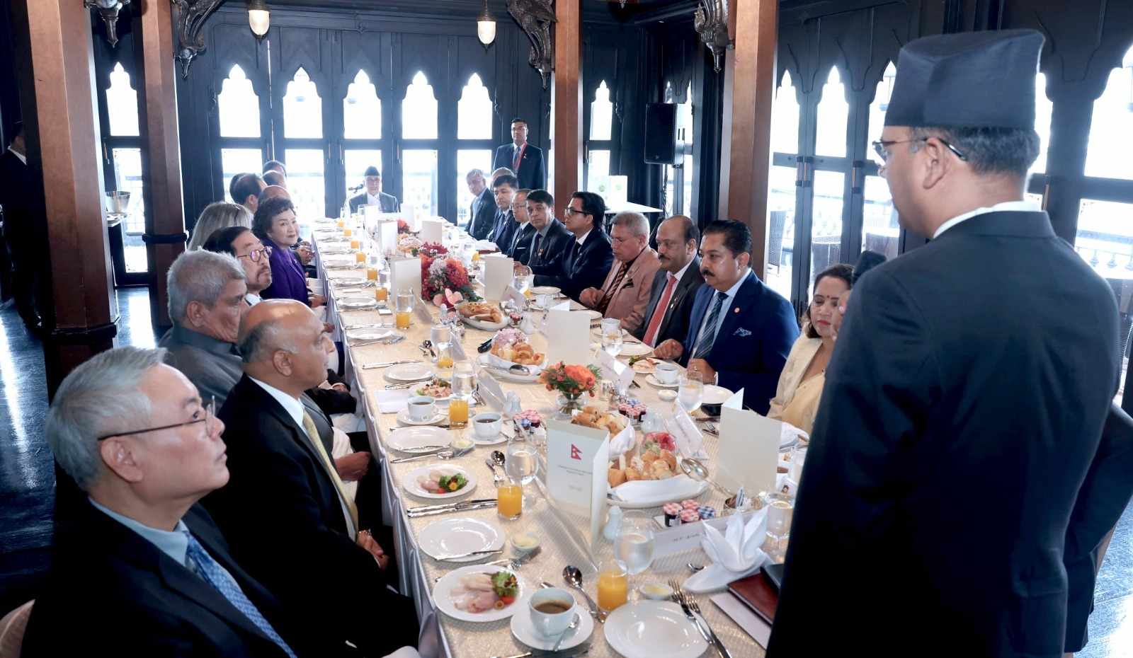 थाई व्यवसायीलाई नेपालमा लगानी गर्न प्रधानमन्त्री ओलीको आग्रह