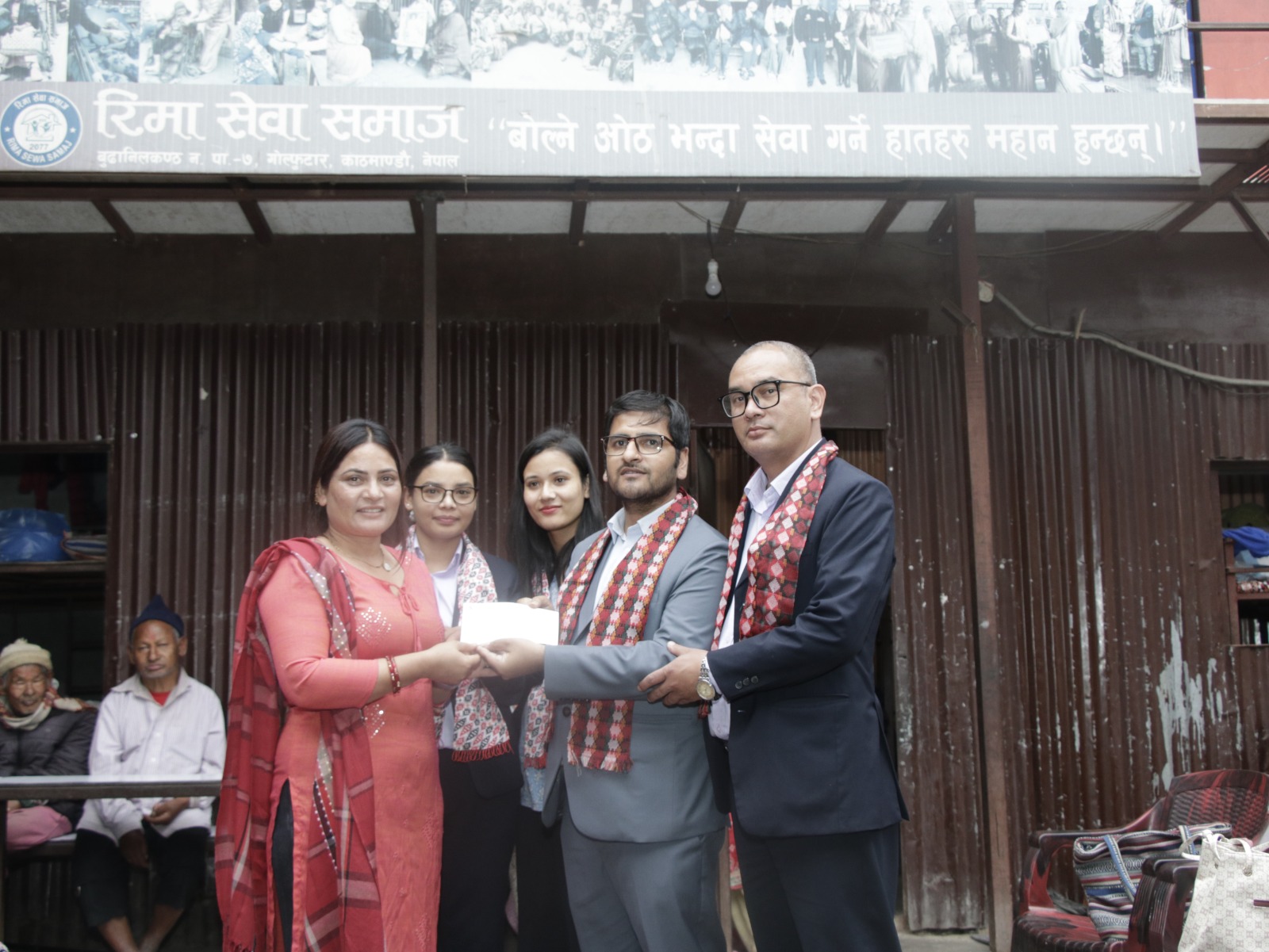 इन्स्योरेन्स खबरको सातौँ वार्षिकोत्सवका अवसरमा रिमा सेवा समाजलाई आर्थिक सहयोग