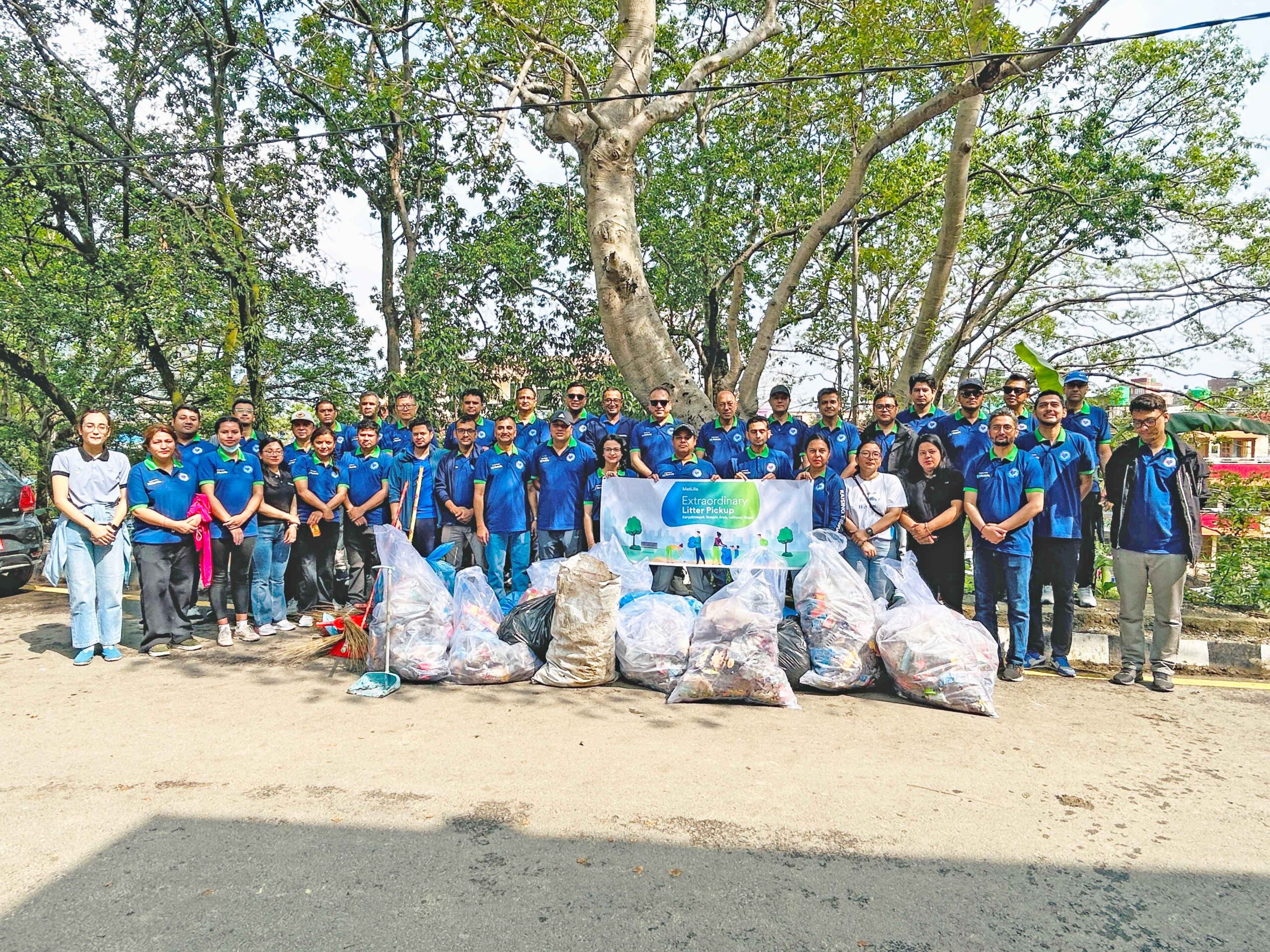 Met Life Associate conducts cleanliness drive at Karyabinayak Temple