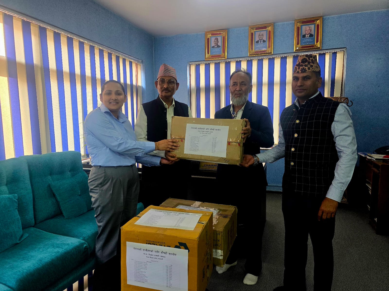 नेपाल मेडिकल कलेजद्वारा हजयात्रीलाई औषधी सहयोग