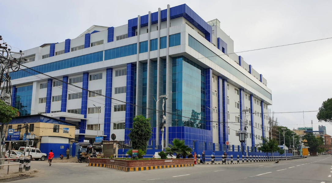 सरकारी अस्पतालहरु करोडौँ रकमका स्वास्थ्य उपकरण थन्काउँदै, नयाँ किन्दै