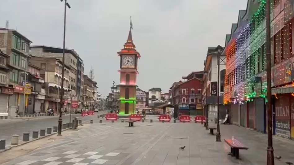 पर्यटनः जम्मु कश्मीरमा होटल भाडामा भारी छुट, हवाई भाडा भने ४६%ले महँगियो