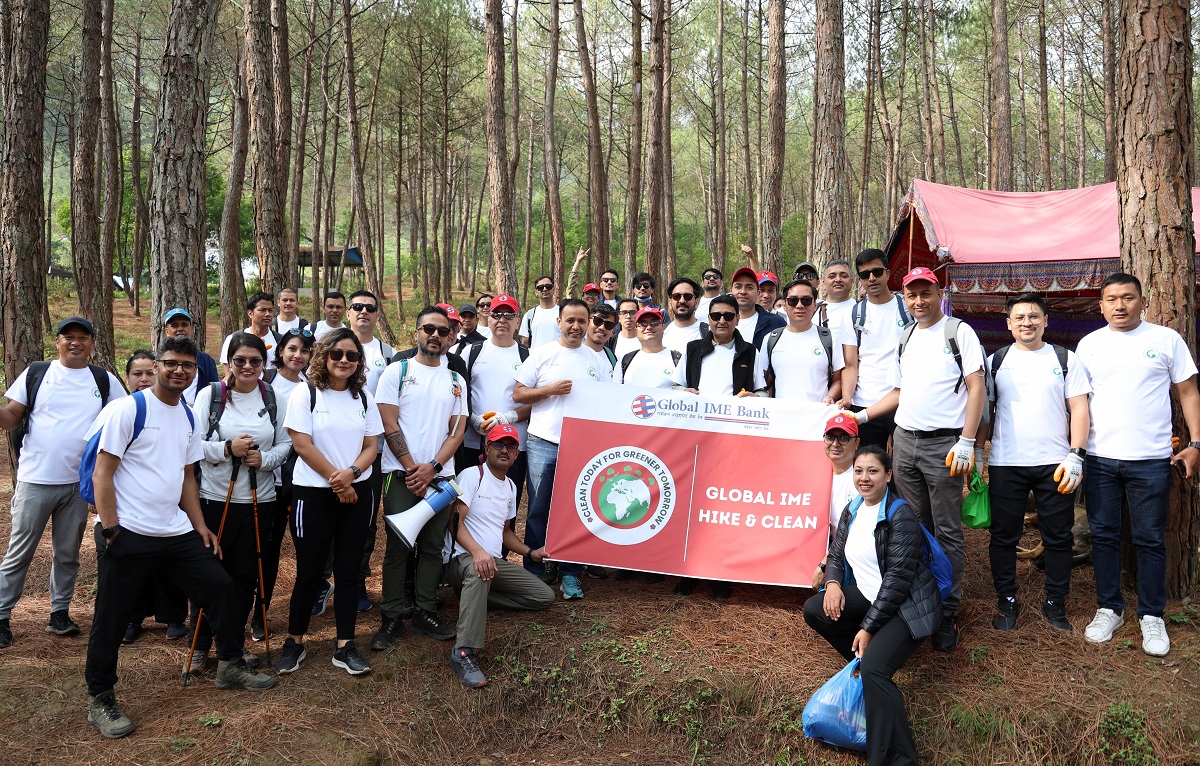 विश्व वातावरण दिवसमा ग्लोबल आइएमई बैंकको प्लास्टिक फोहोर संकलनसहित हाइकिङ कार्यक्रम