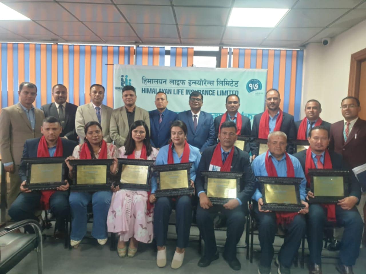 १७ औँ वार्षिकोत्सवका अवसरमा हिमालयन लाइफका कर्मचारी सम्मानित